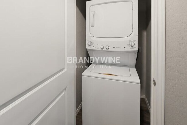 Building Photo - 7107 Winding Shelf
