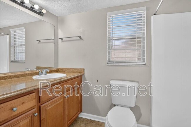 Building Photo - 53 Windtree Ln