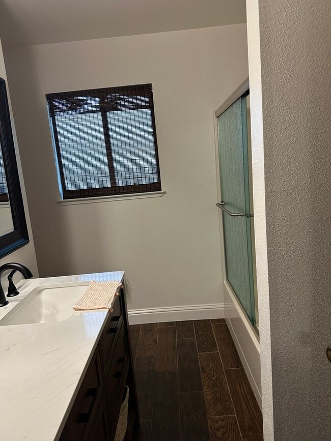 Building Photo - Beautifully maintained home in a peaceful setting