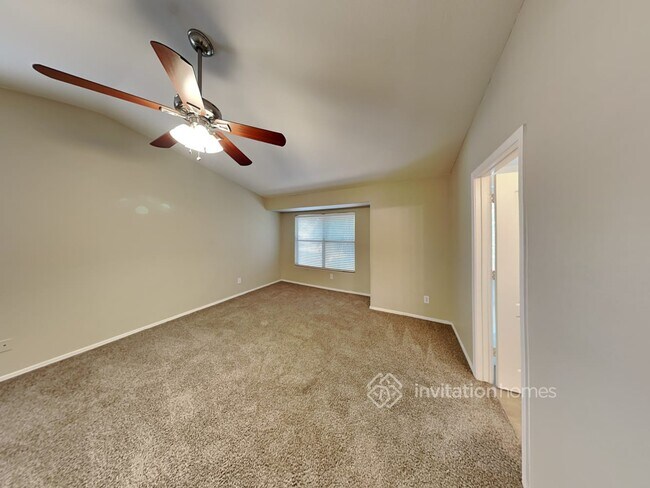 Building Photo - 1755 E Toledo St