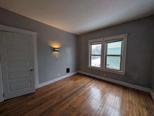 Building Photo - 5807-5807 Franklin Blvd