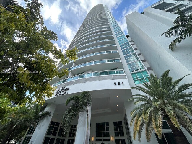 Building Photo - 951 Brickell Ave