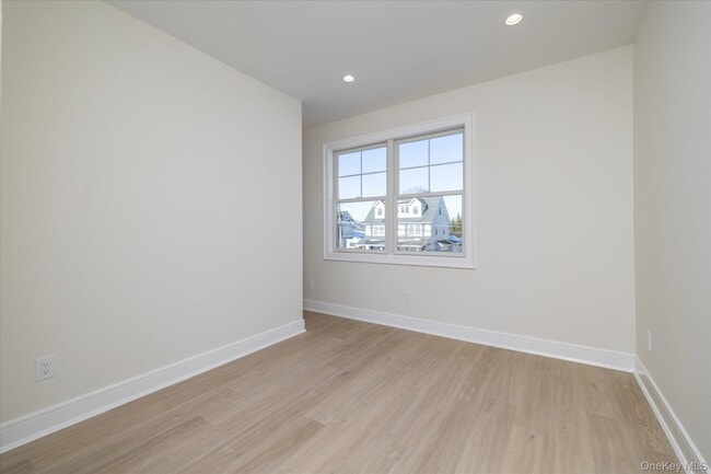 Building Photo - 8 1st St