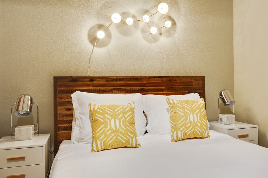 Building Photo - 1041 Constance St