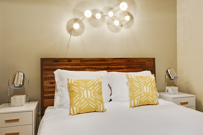 Building Photo - 1041 Constance St