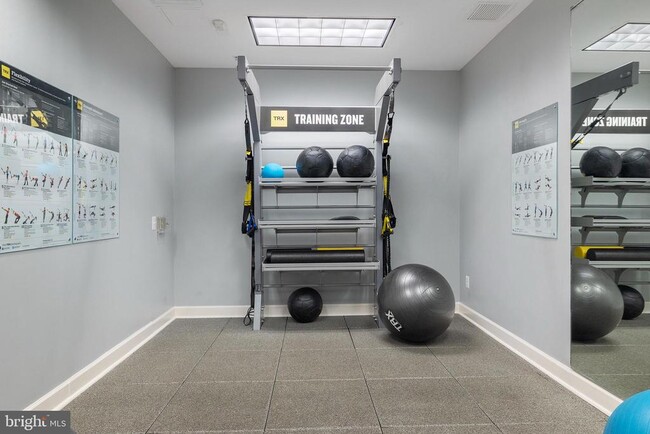 Building Photo - 1915 Towne Centre Blvd