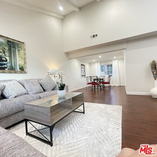 Building Photo - 11158 Newcastle Ave