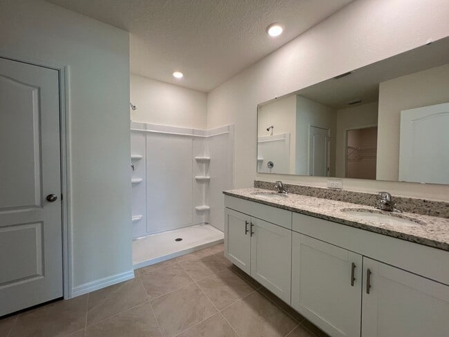 Building Photo - Brand New! 4 Bedroom, 2 Bathroom home in t...