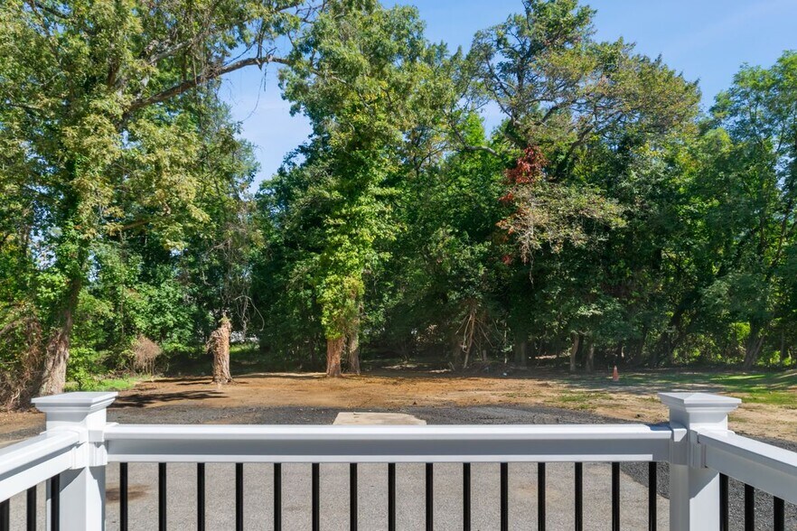Building Photo - 680 Chestnut Springs Ln