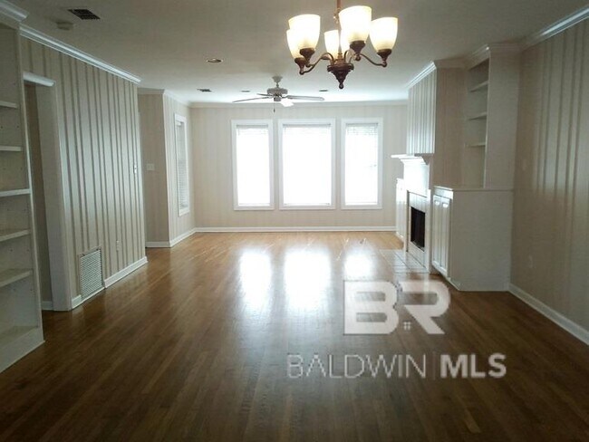 Building Photo - 25 Laurel Ave