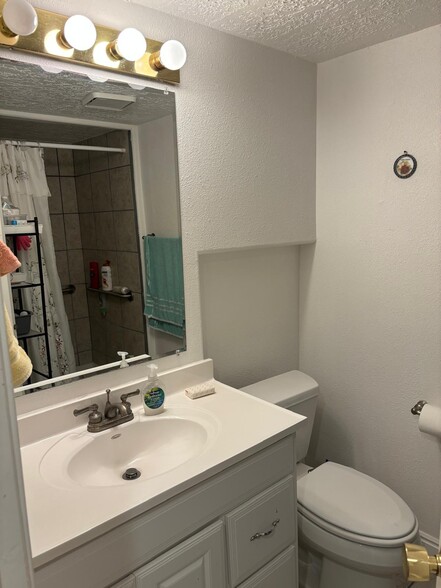 Building Photo - 8726 S 620 E