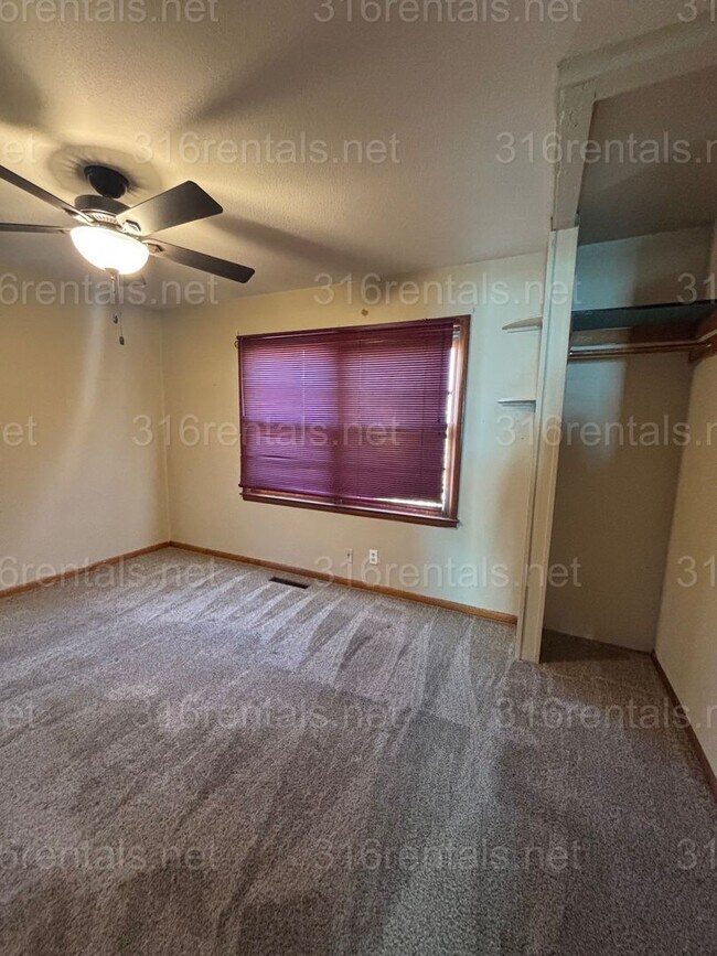 Building Photo - $1,100 - 3 bedroom 1 bathroom - Single Family Home