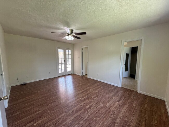 Building Photo - 831 Avenue L