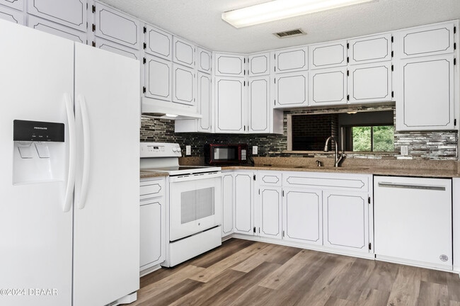 Building Photo - 145 Riverwalk Ct