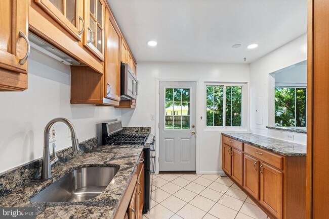 Building Photo - 6610 Bowie Dr