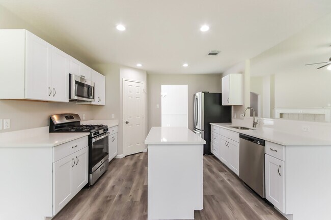 Building Photo - 910 Taylor Ridge Dr
