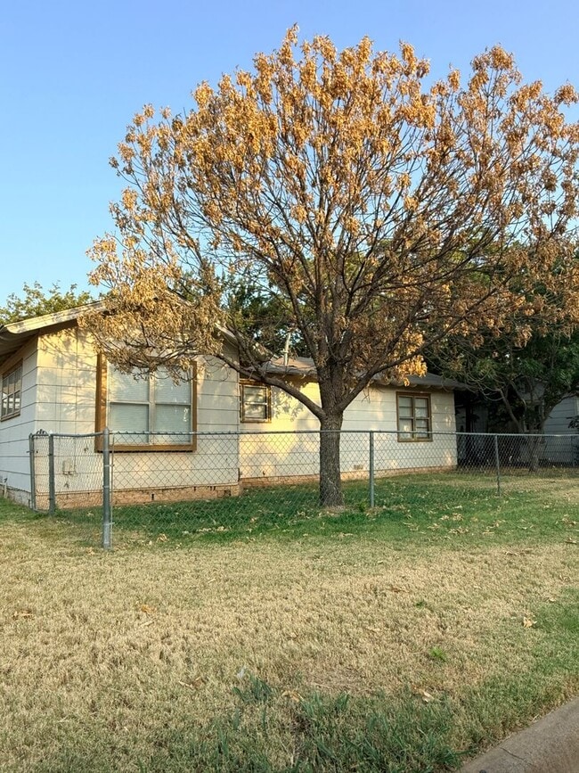 Building Photo - 3200 Ave R
