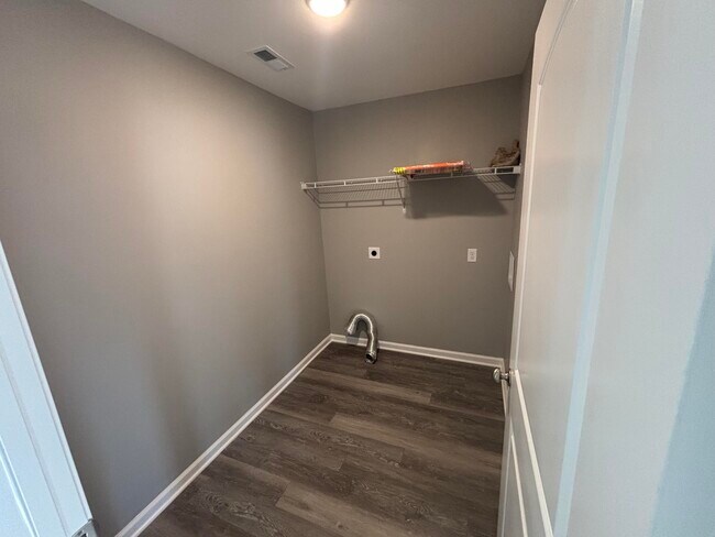 Building Photo - 140 Landry Ln