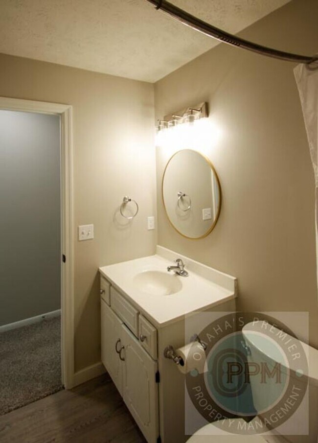 Building Photo - Millard 3 bed 3 bath with Park Access!