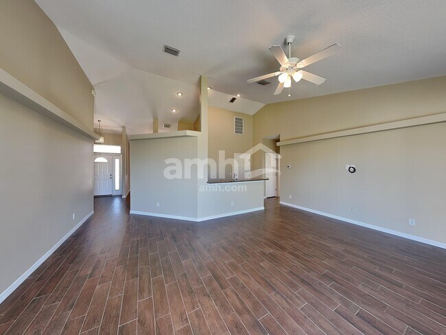 Building Photo - 1403 22nd Ave W