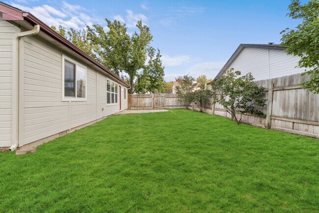 Building Photo - 1443 W Balboa St