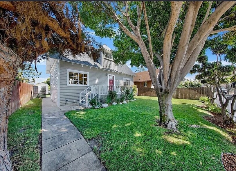 Building Photo - 131 E Ave 45