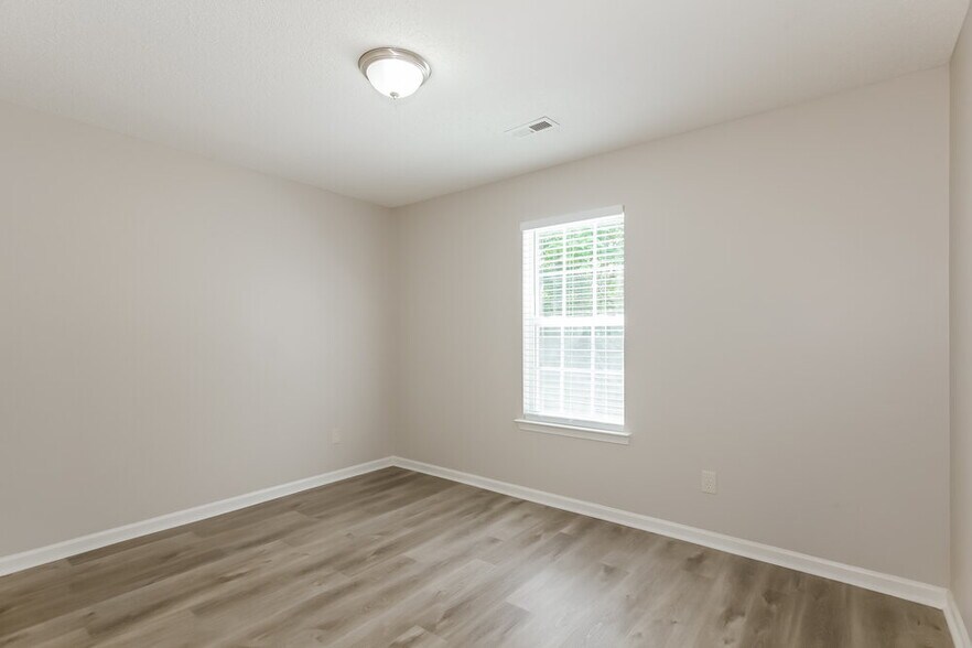 Building Photo - 1610 Royal Tree Ct