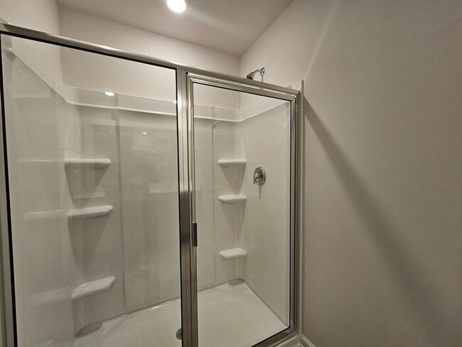 Building Photo - 122 Shumard Ct