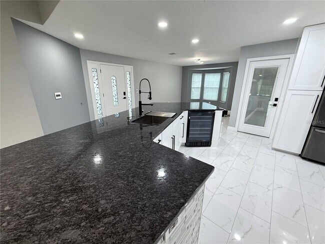 Building Photo - 128 Sandalwood Dr