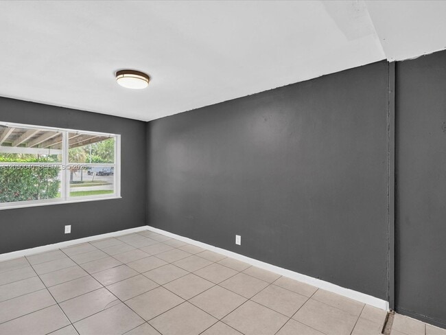 Building Photo - 2513 NE 33rd Ave