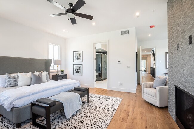 Building Photo - 724 13th St