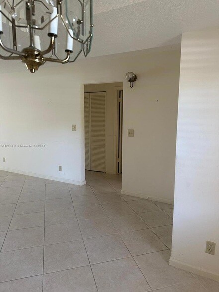 Building Photo - 12524 Shoreline Dr