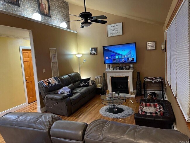 Building Photo - 154 Pennsylvania Ave