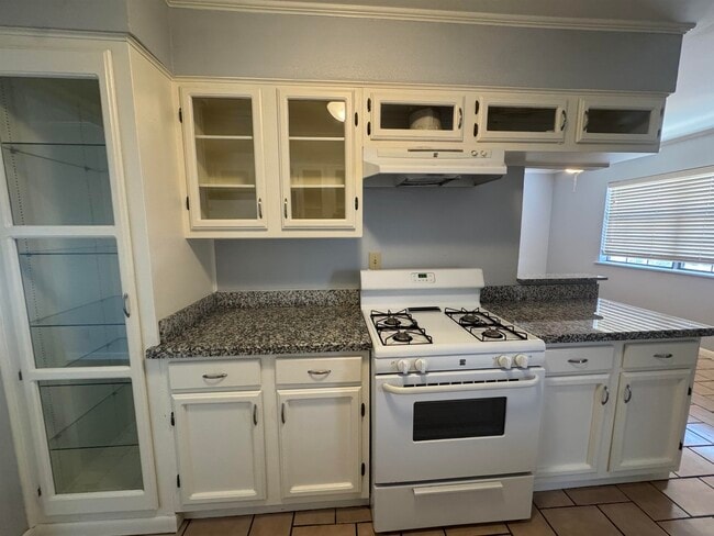 Building Photo - 626A Birchwood Ln