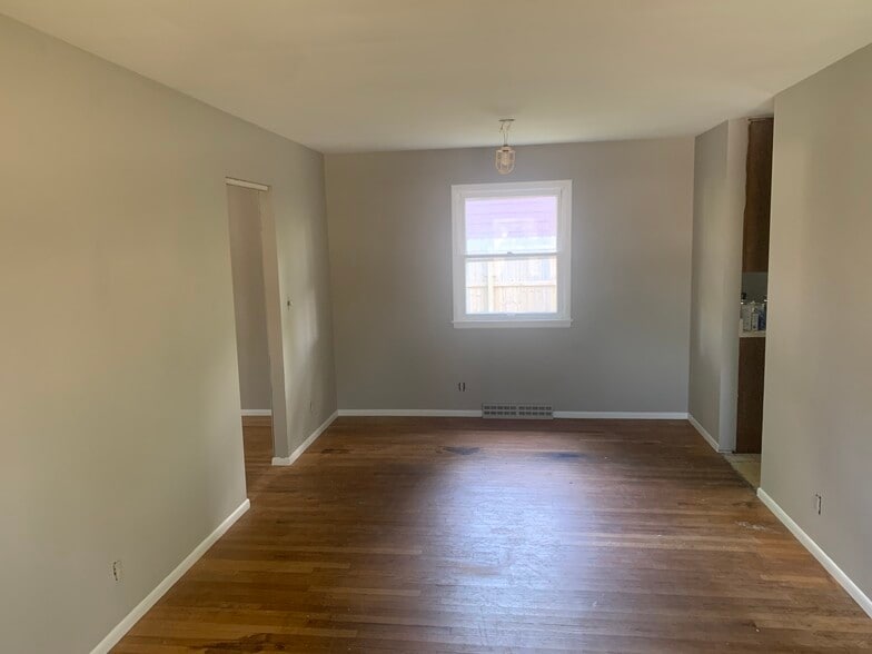 Building Photo - 201 W Navajo St