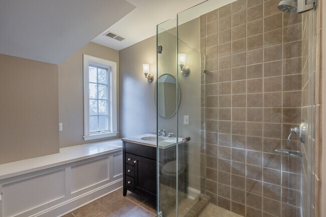 Building Photo - 1876 Crump Ave