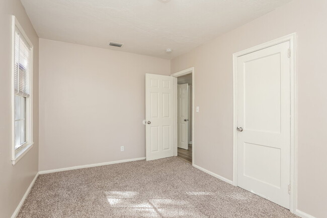 Building Photo - 1130 Saratoga Blvd