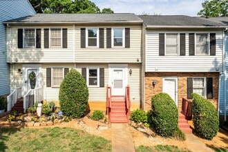 Building Photo - 3 Bedroom Townhouse Near Downtown Durham