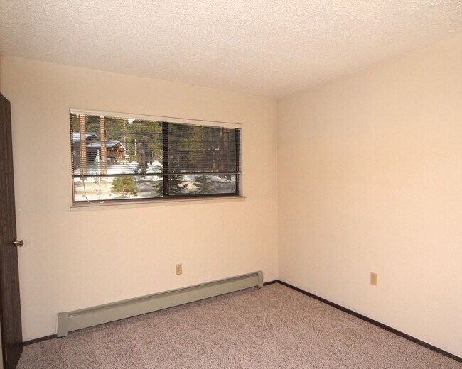 Building Photo - 830 Oriole Way