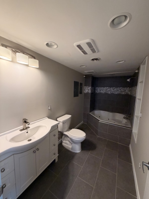 Building Photo - 221 E Glenmore Dr