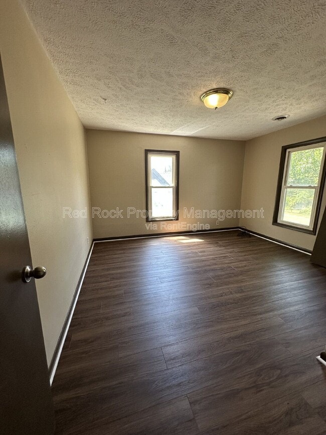 Building Photo - 835 Elm St