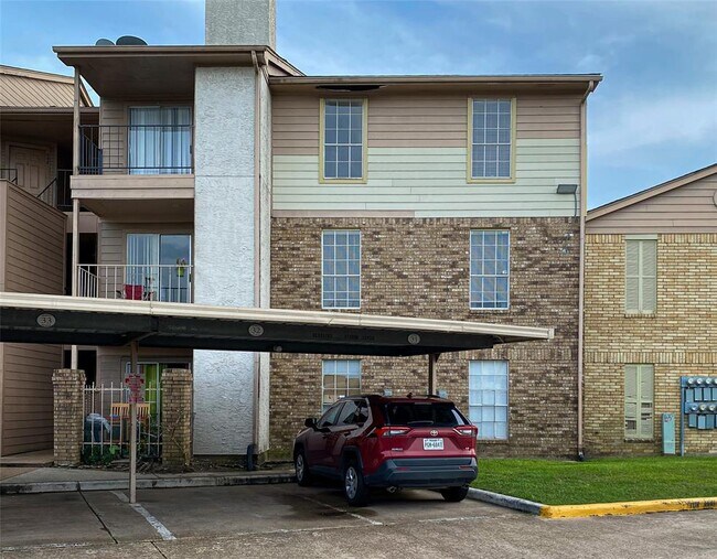 Building Photo - 10101 S Gessner Rd
