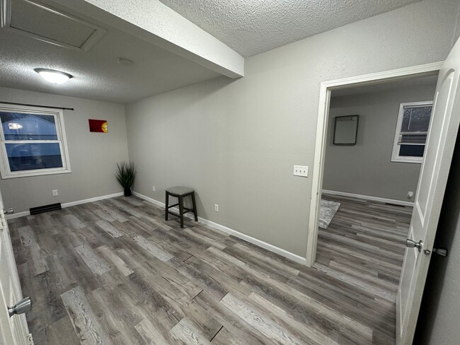 Building Photo - 2 bed, 2 bath home for rent in Waterloo, a...