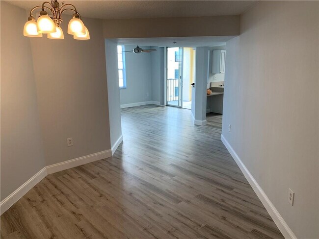 Building Photo - 520 SE 5 Ave