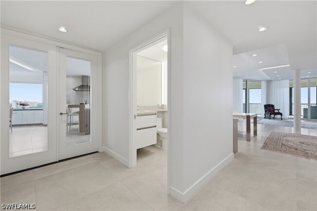 Building Photo - 8665 Bay Colony Dr