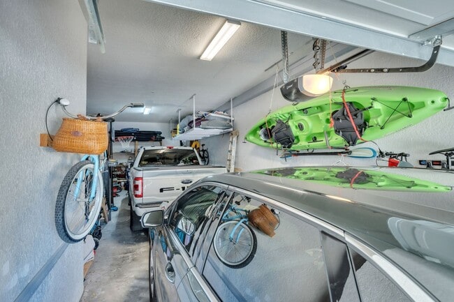 Building Photo - Venetian Harbor 3 bed 2.5 bath + Office/Den & 2 car tandem oversized garage!