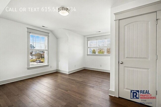 Building Photo - 124 8th Ave