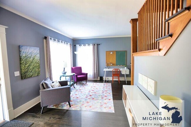 Building Photo - 1320 Pennoyer Ave