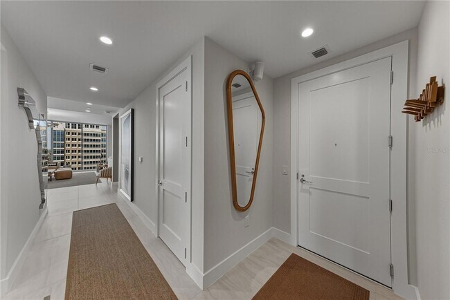 Building Photo - 275 1st Ave S