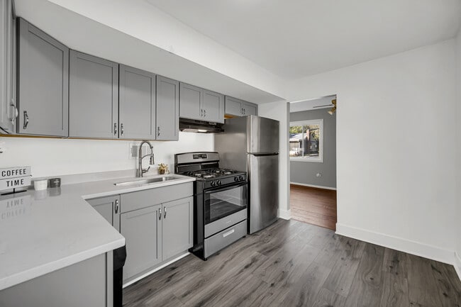 Building Photo - 31 Wellington Ave